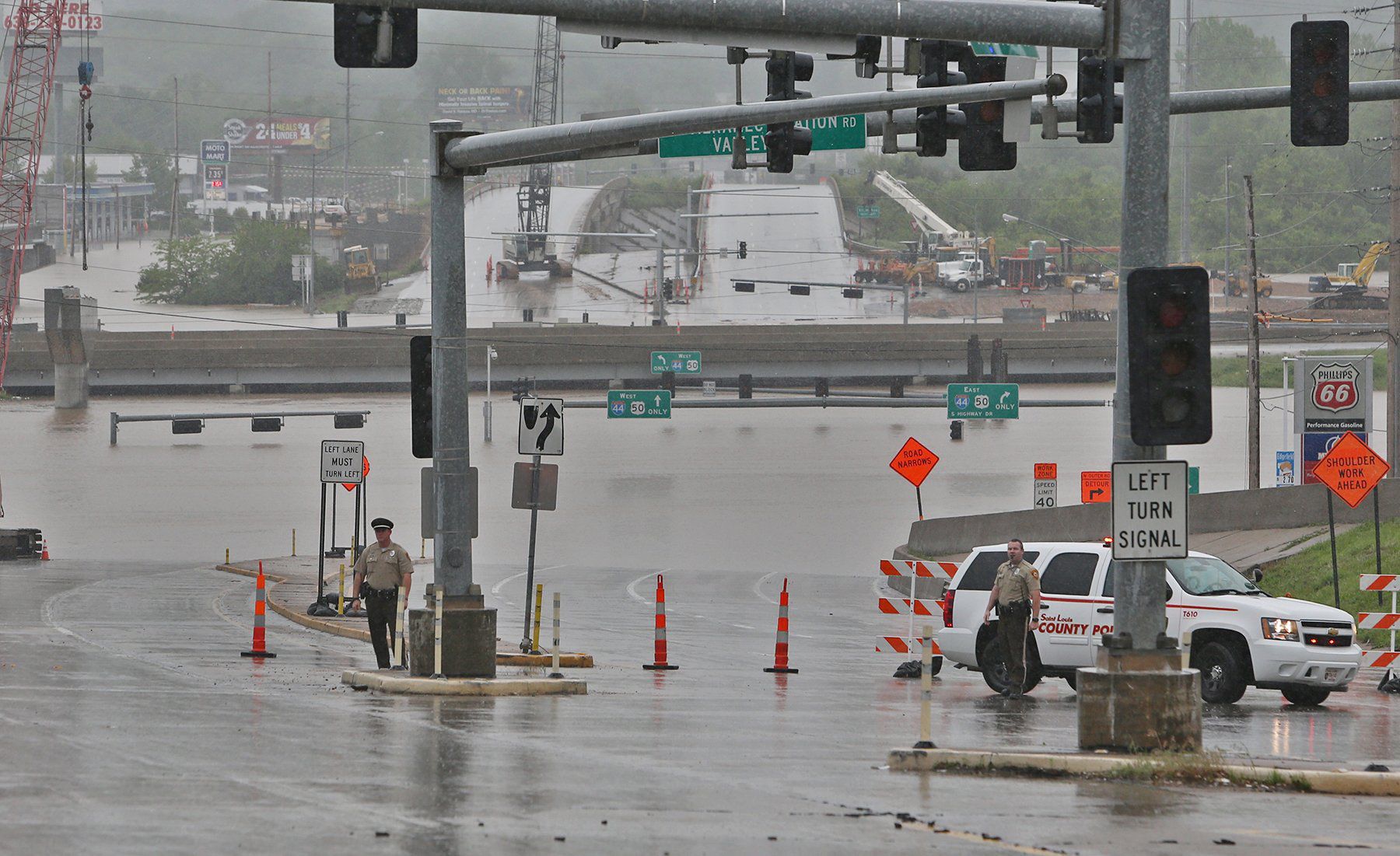 The rising Meramec causes many headaches in Fenton